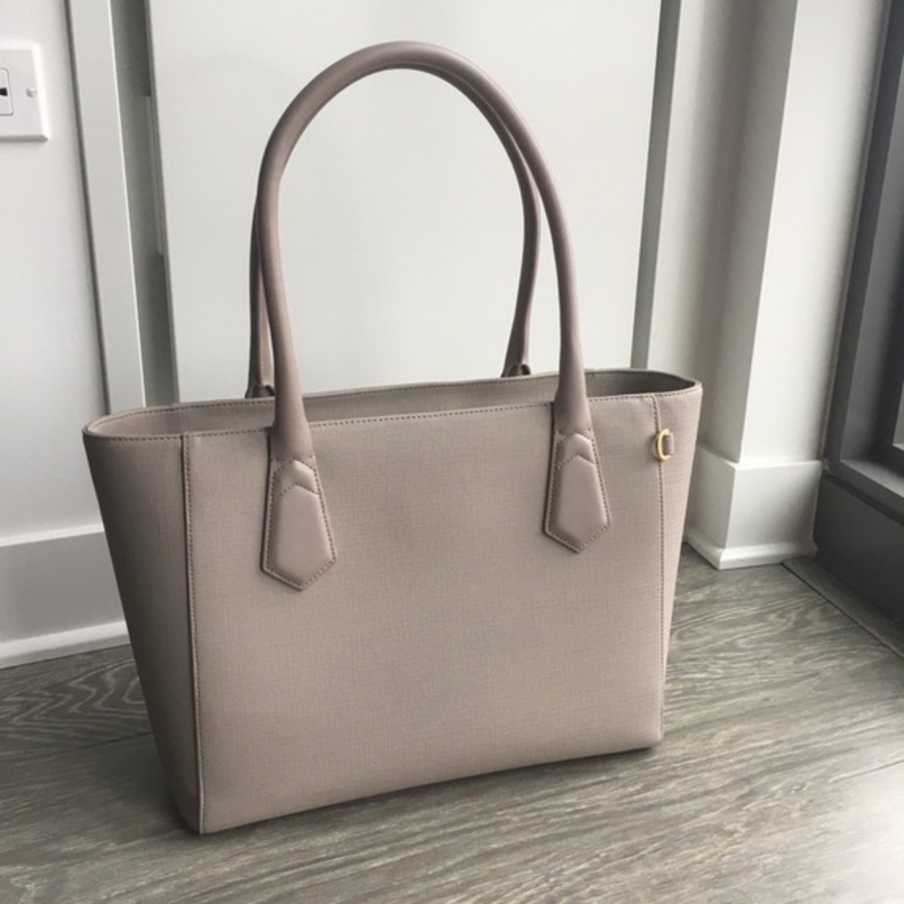 ⛔️SOLD Dagne Dover 15” Laptop Signature Tote